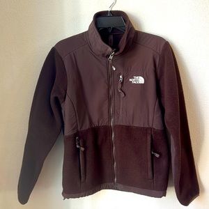 Lightly worn north face chocolate brown fleece jacket.